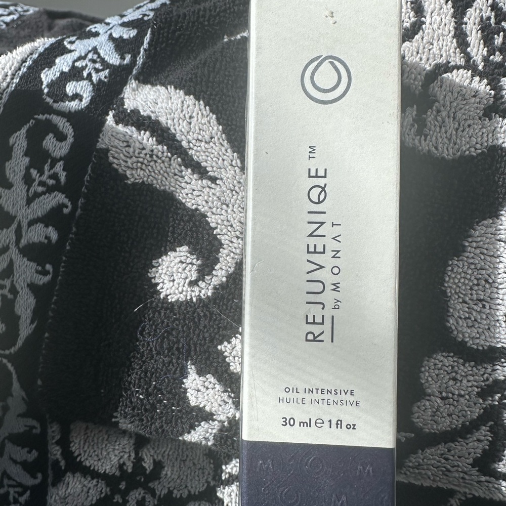 Rejuveniqe Oil Intensive by Monnat - Silver/Black Box
